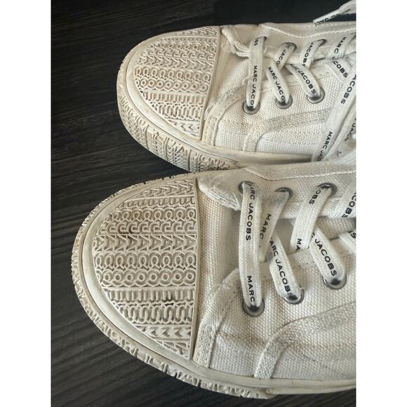 Marc Jacobs “The Sneaker” Distressed White Canvas Shoe Sz. 41 - Picture 8 of 9